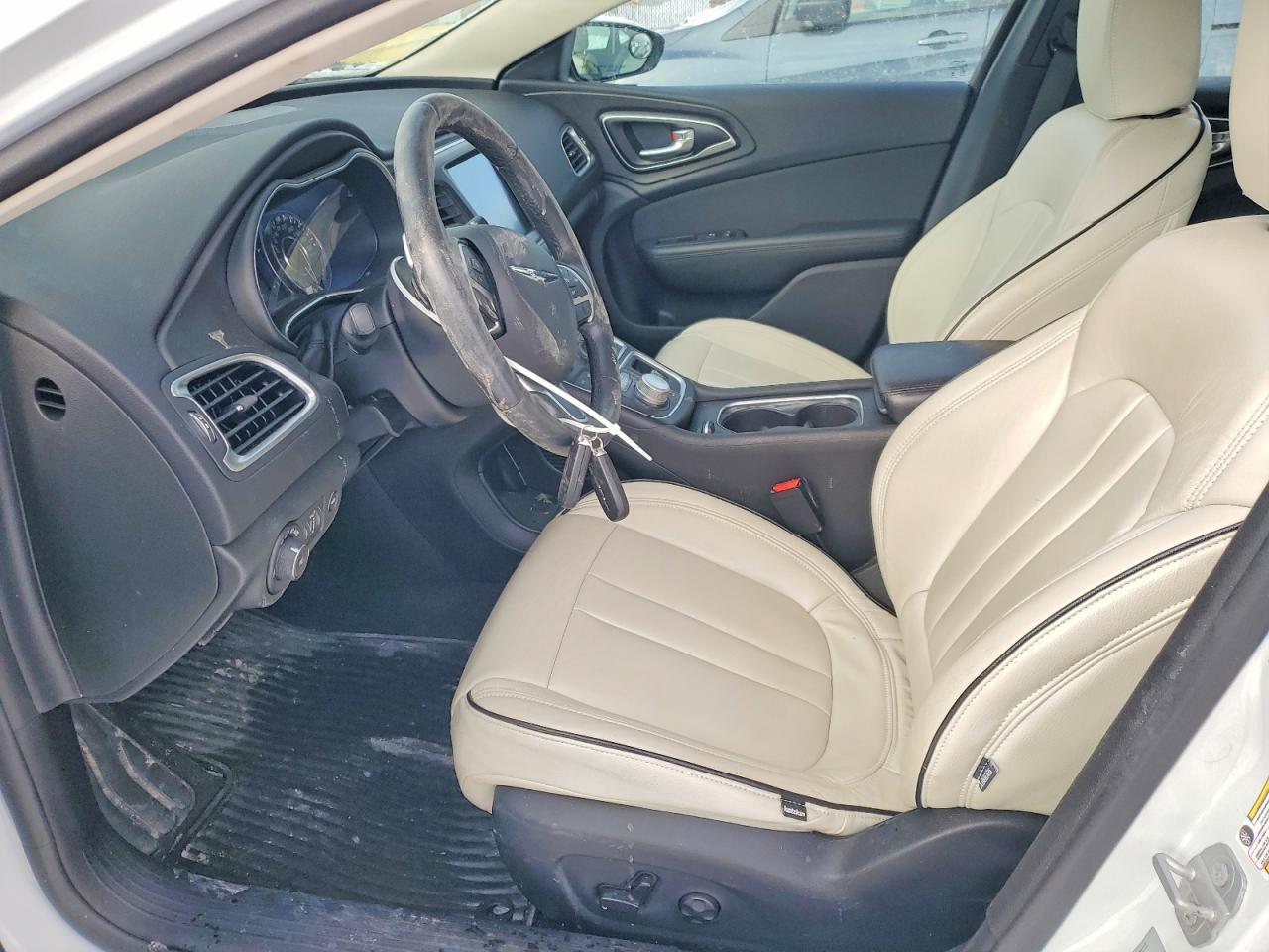 2015 Chrysler 200 Limited - Фото 7