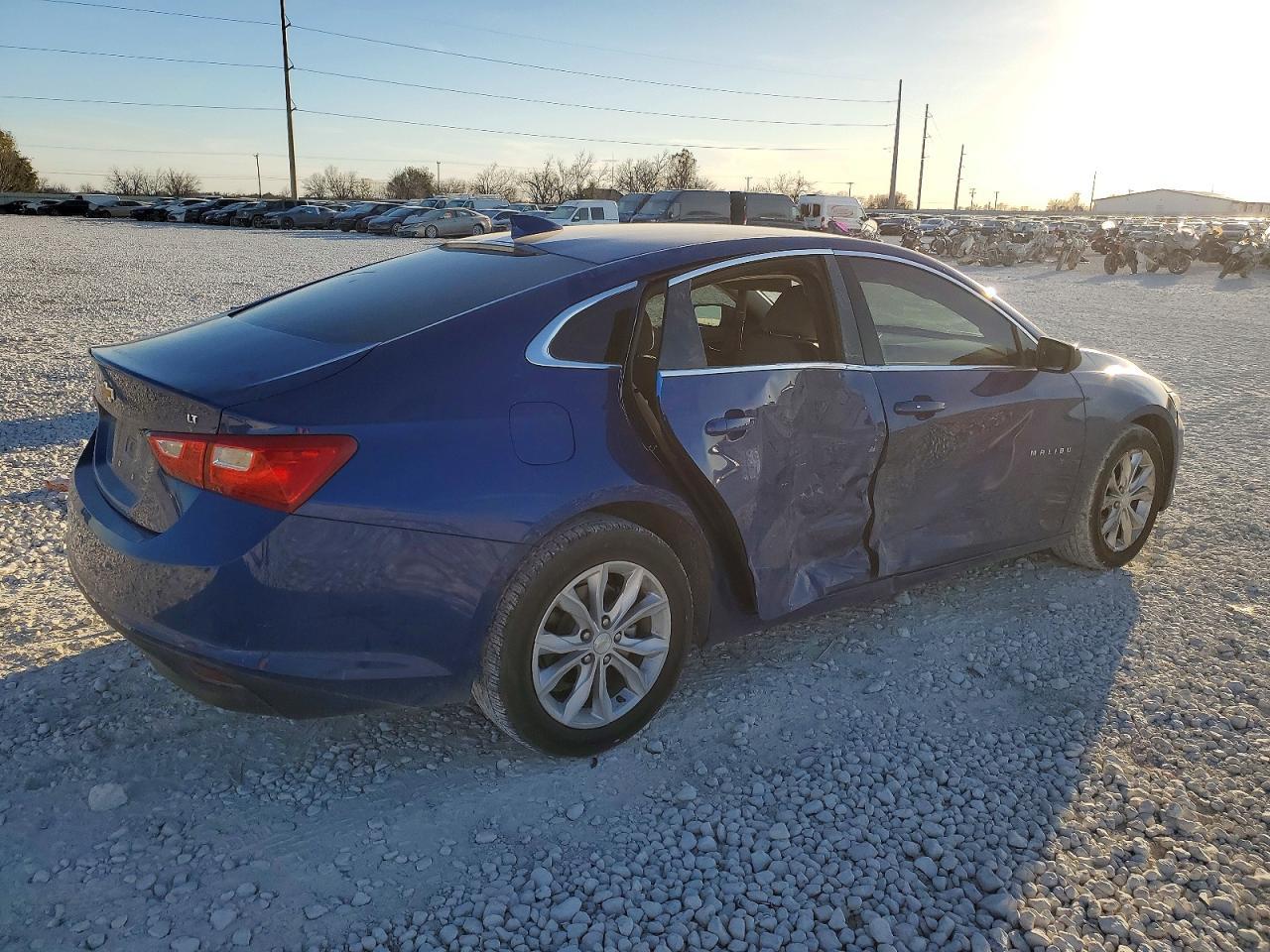 2023 Chevrolet Malibu Lt - Image 3