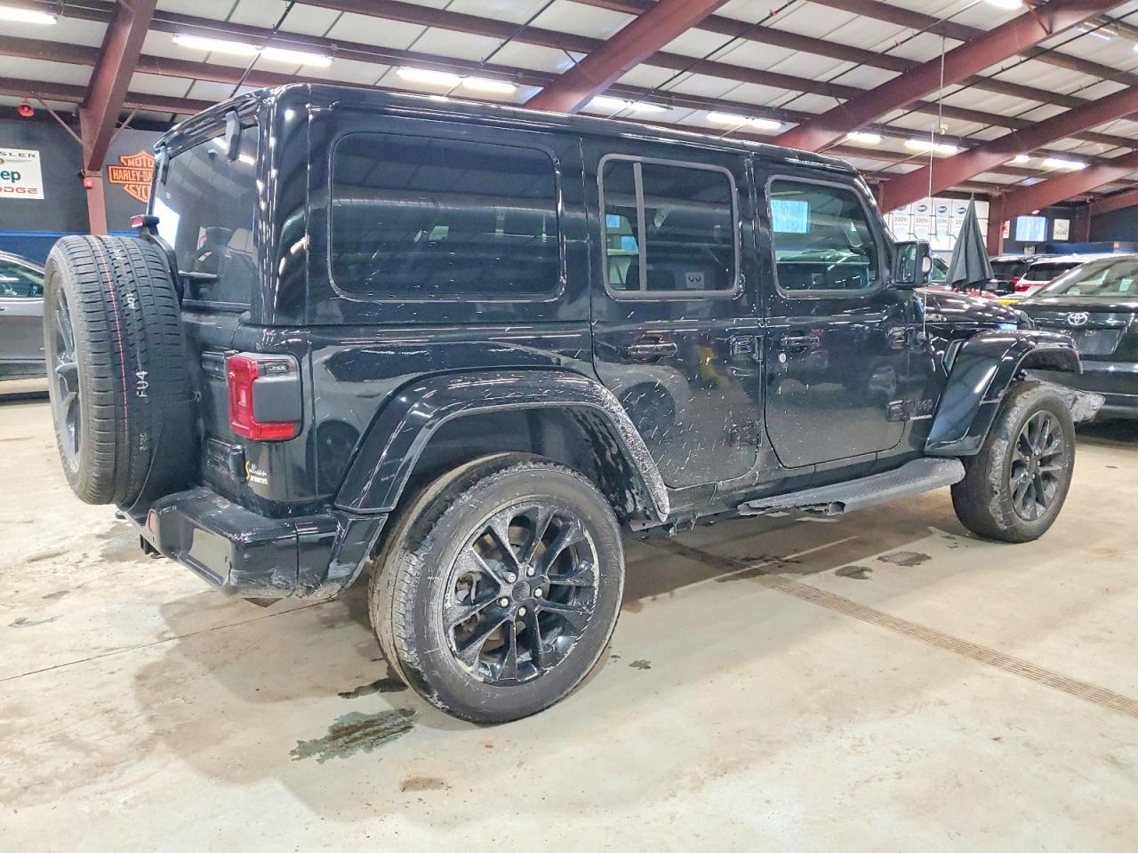 2023 Jeep Wrangler Sahara - Фото 3