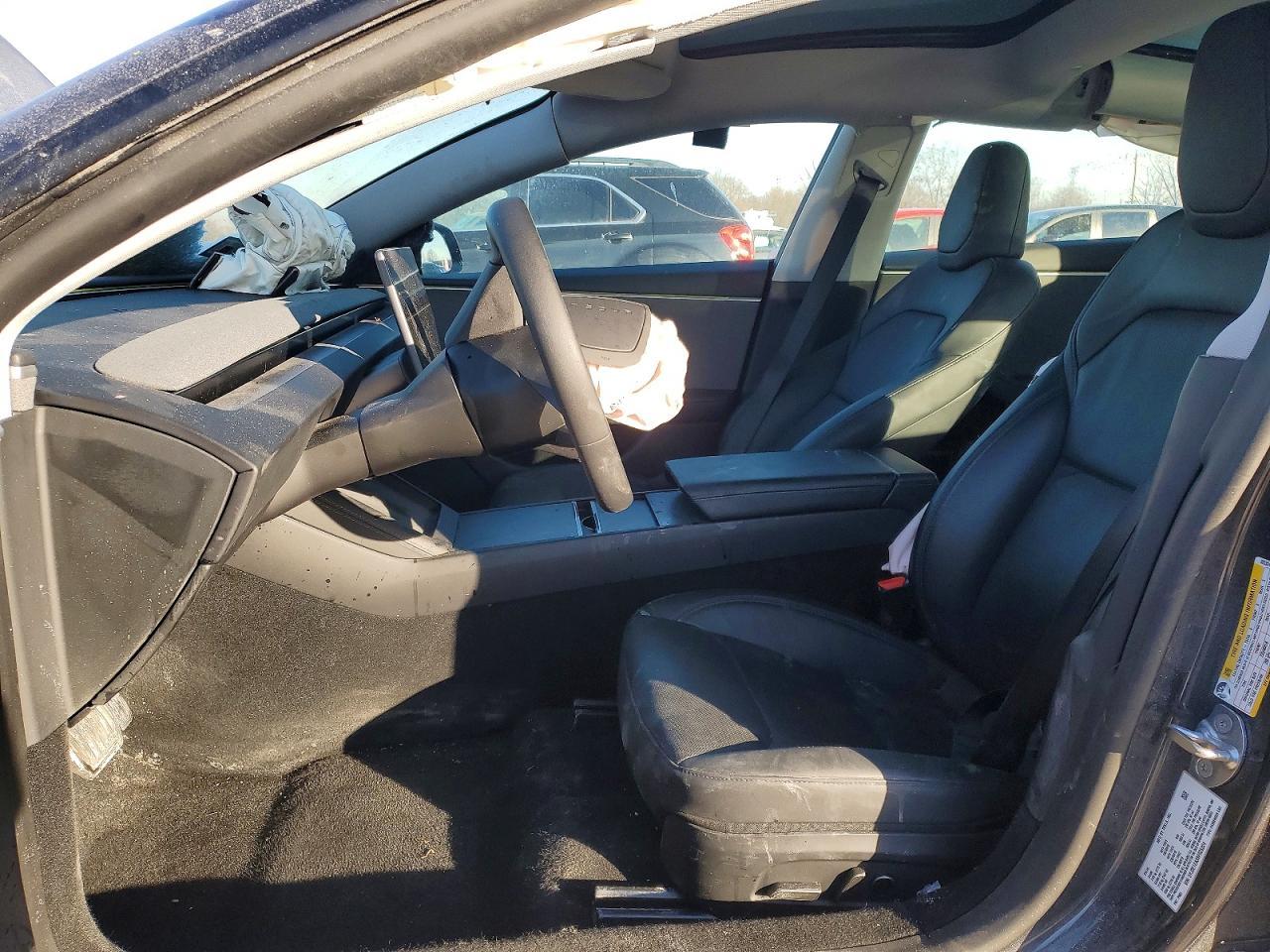 2025 Tesla Model 3 - Image 7