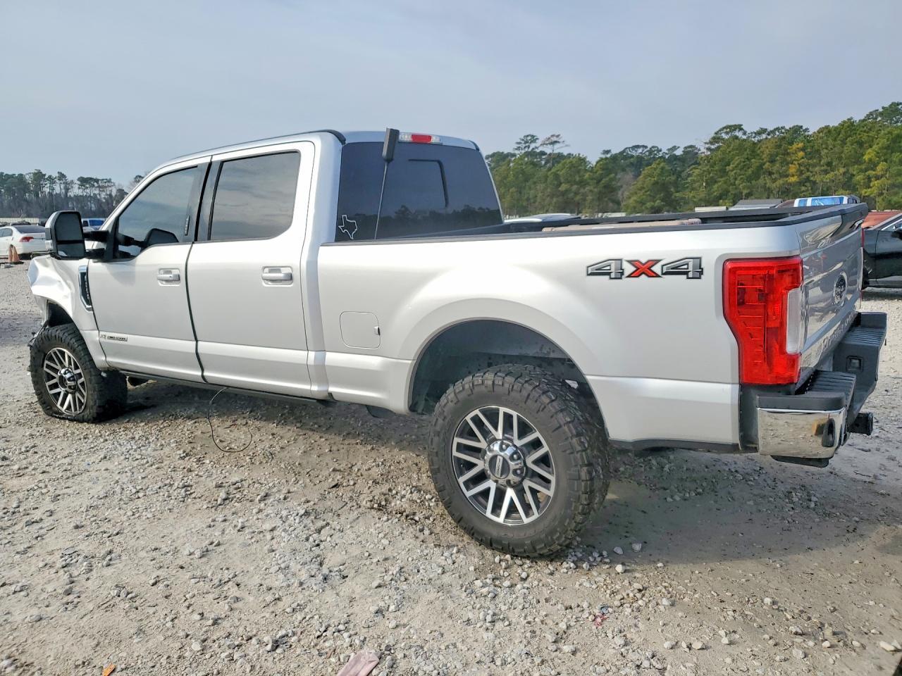 2019 Ford F250 Super Duty - Фото 2