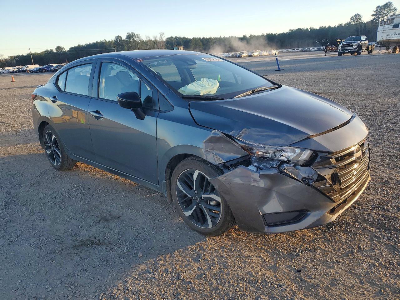2025 Nissan Versa Sr - Фото 4