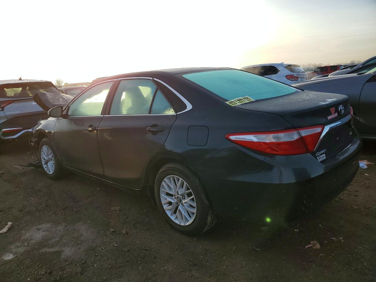 2017 Toyota Camry Le - Фото 2