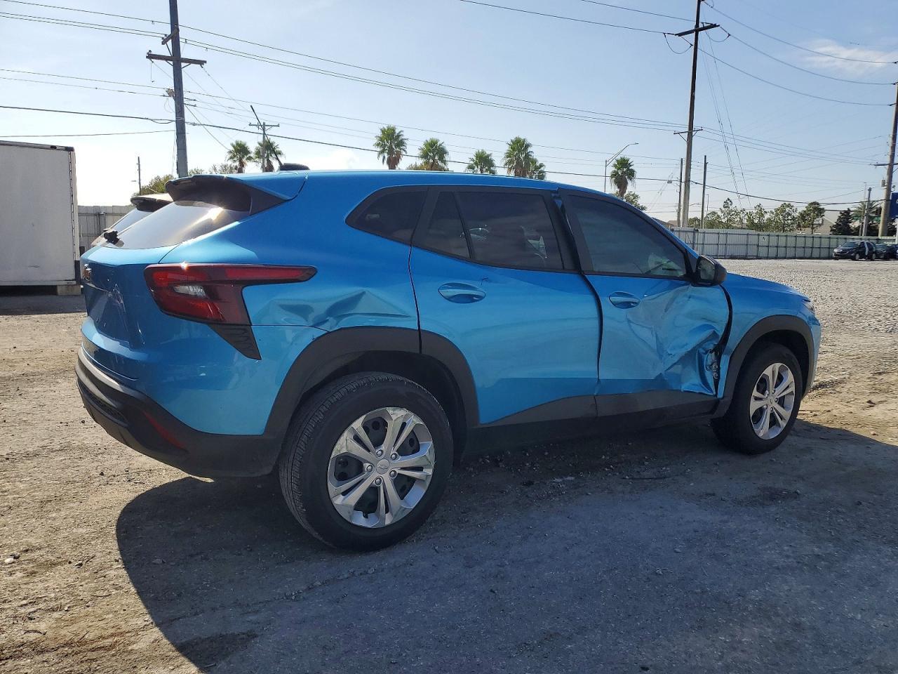 2025 Chevrolet Trax Ls - Фото 3