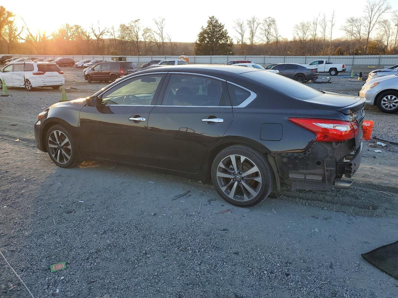 2016 Nissan Altima - Фото 2
