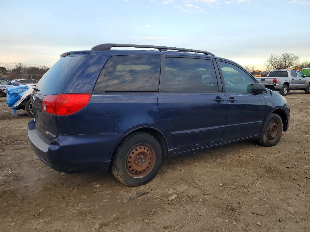 2006 Toyota Sienna L 7-Passenger - Фото 3