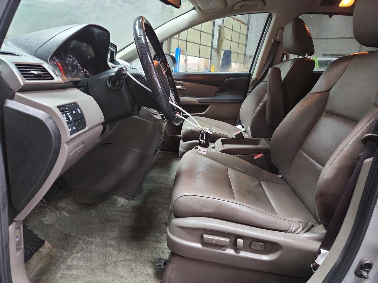 2016 Honda Odyssey Touring - Image 7