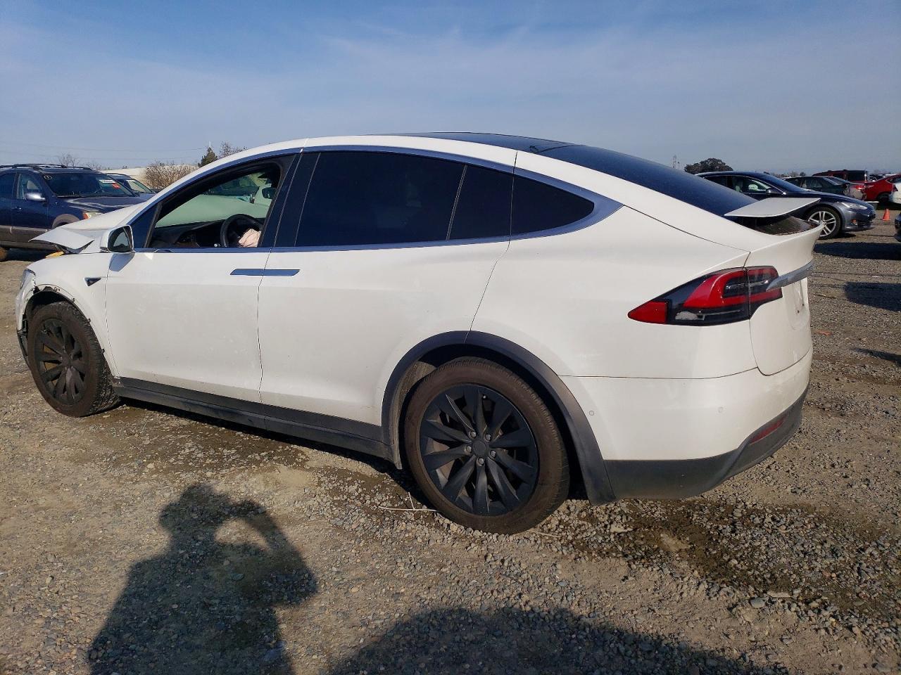 2021 Tesla Model X - Фото 2