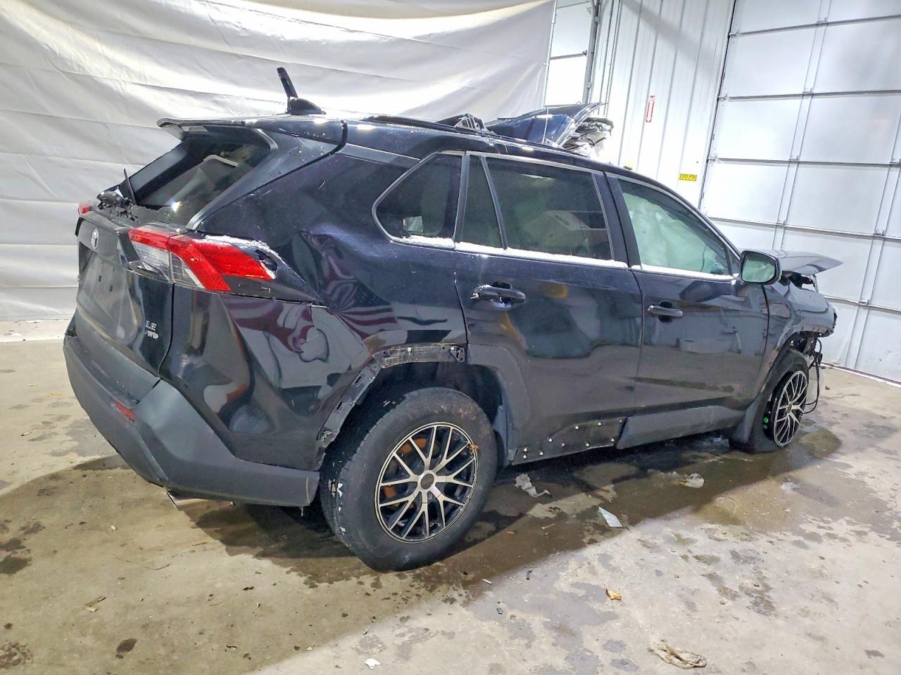 2021 Toyota Rav4 Le - Фото 3