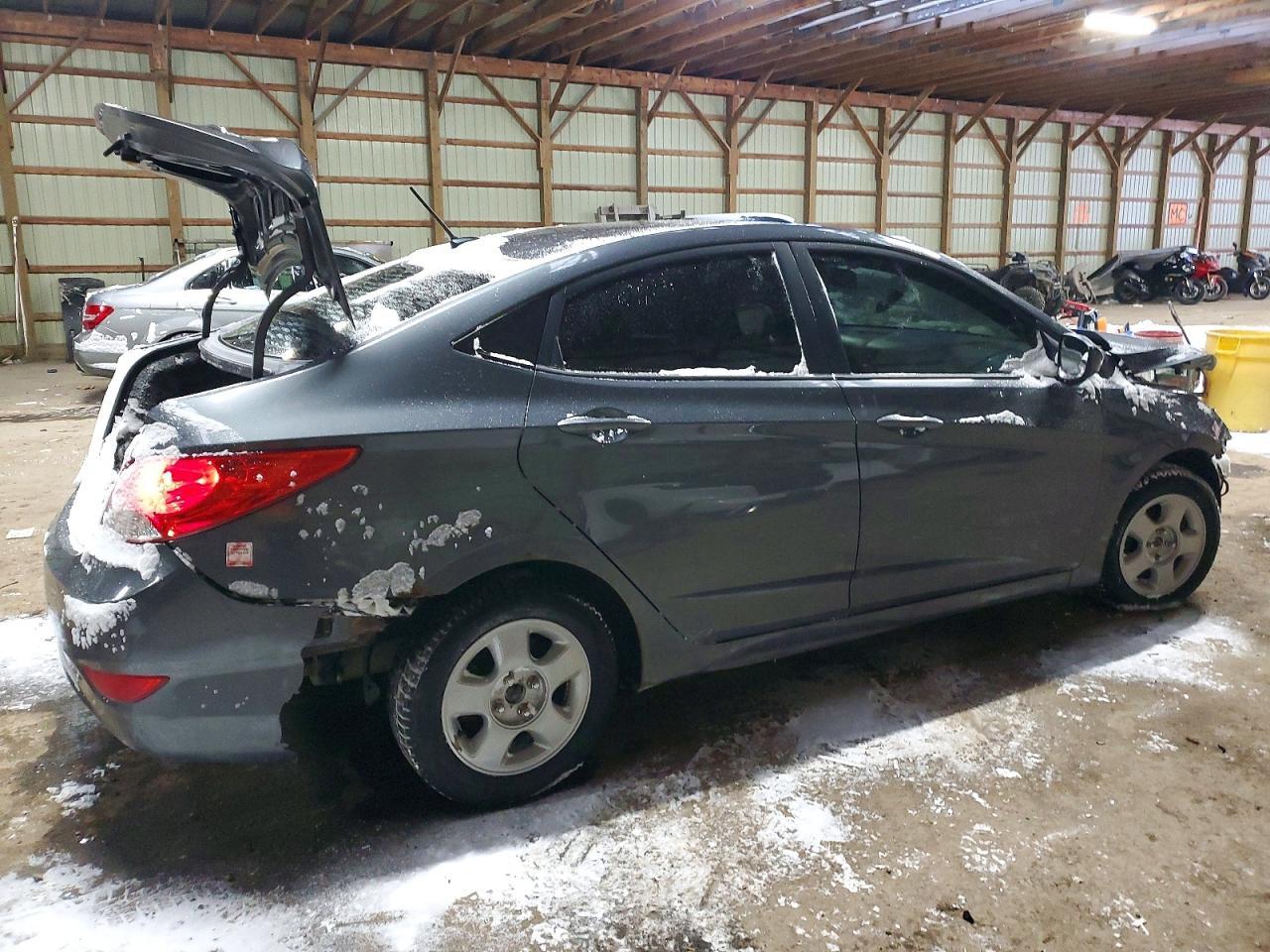 2012 Hyundai Accent Gls - Image 3