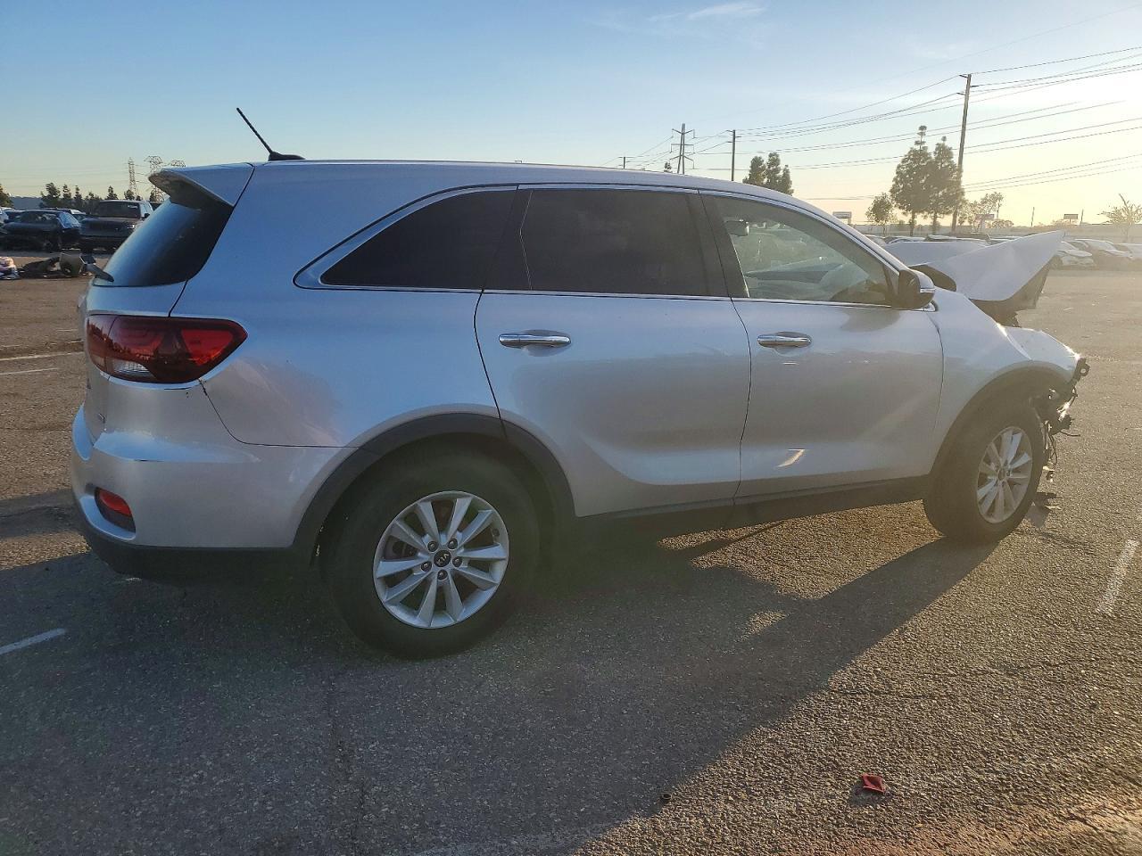 2019 Kia Sorento L - Image 3