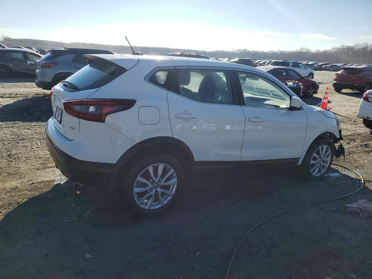 2022 Nissan Rogue Sport S - Фото 3