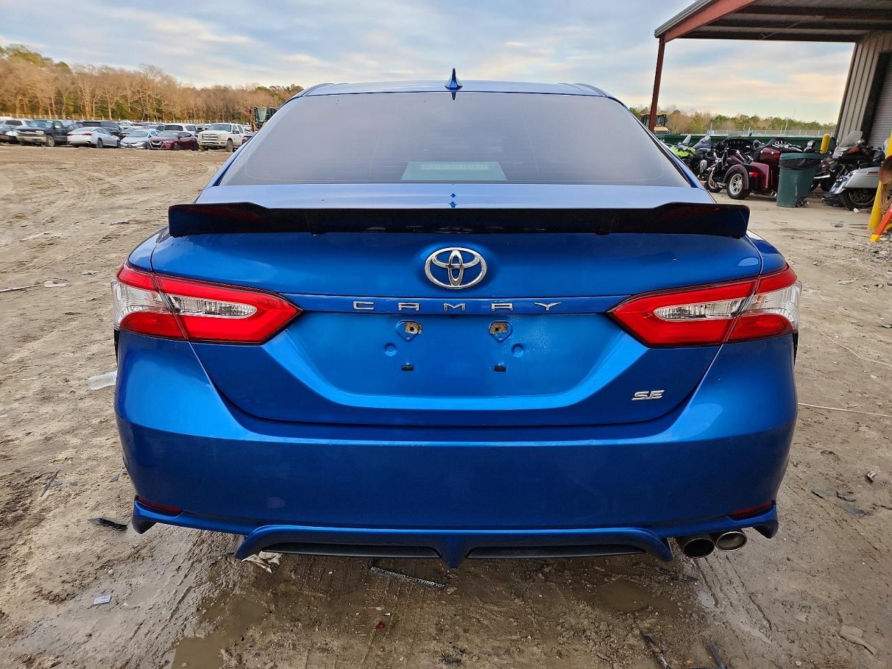 2020 Toyota Camry Se - Фото 6