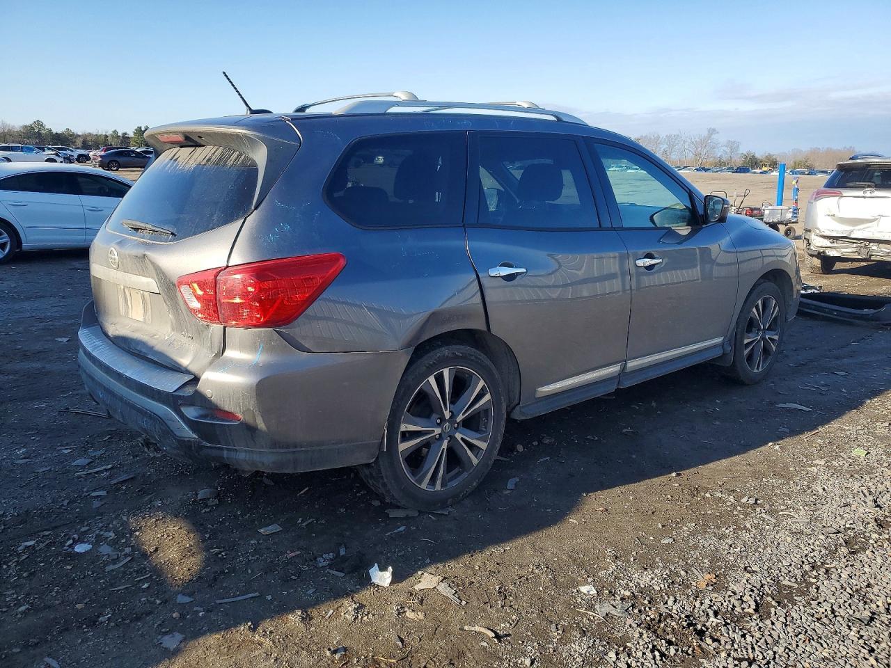 2017 Nissan Pathfinder S - Фото 3