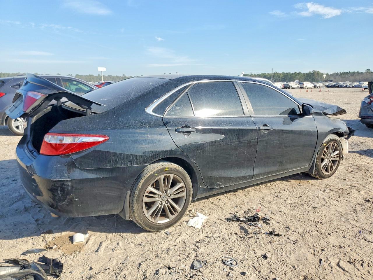 2017 Toyota Camry Le - Фото 3