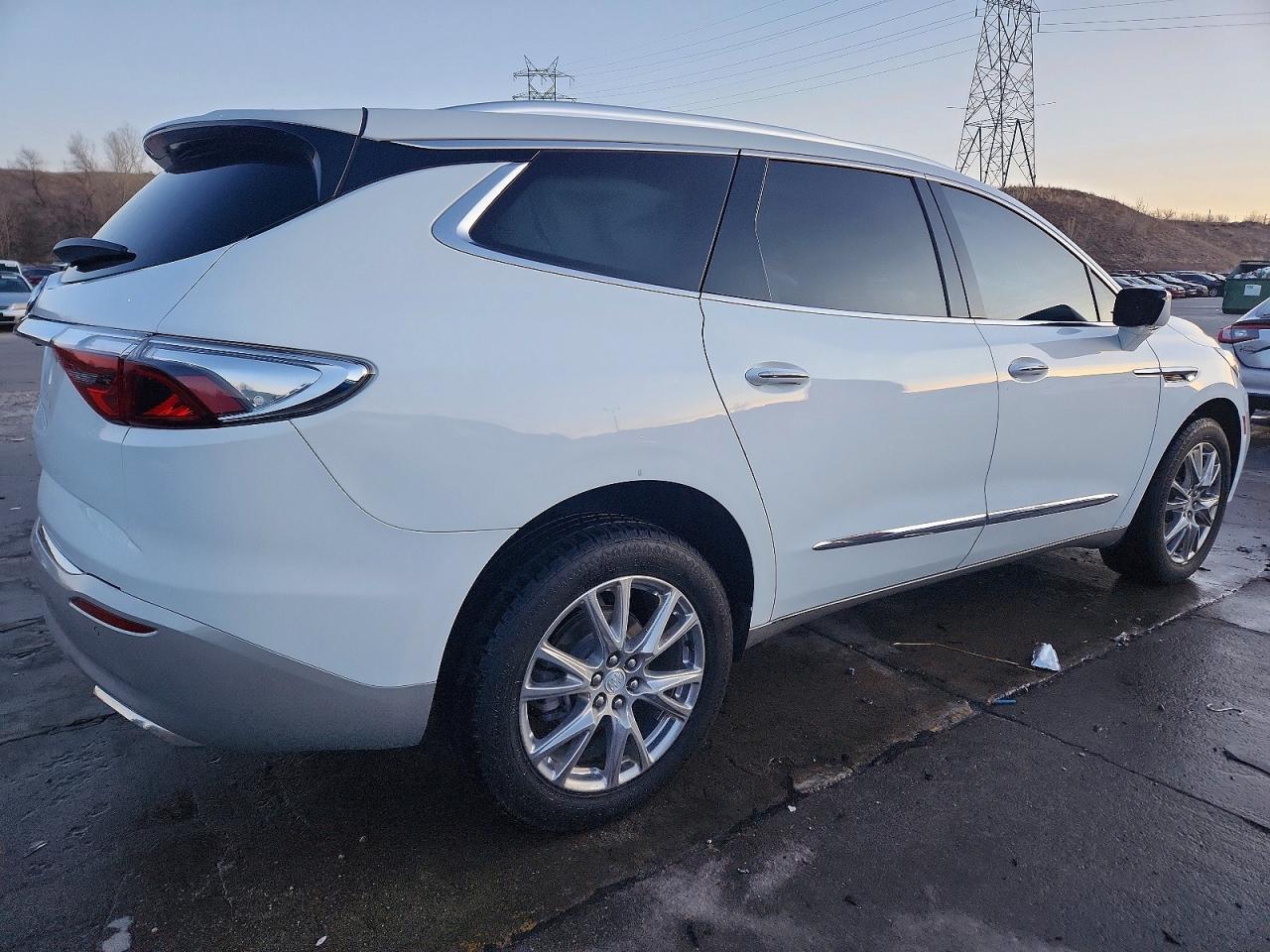 2022 Buick Enclave Premium - Image 3