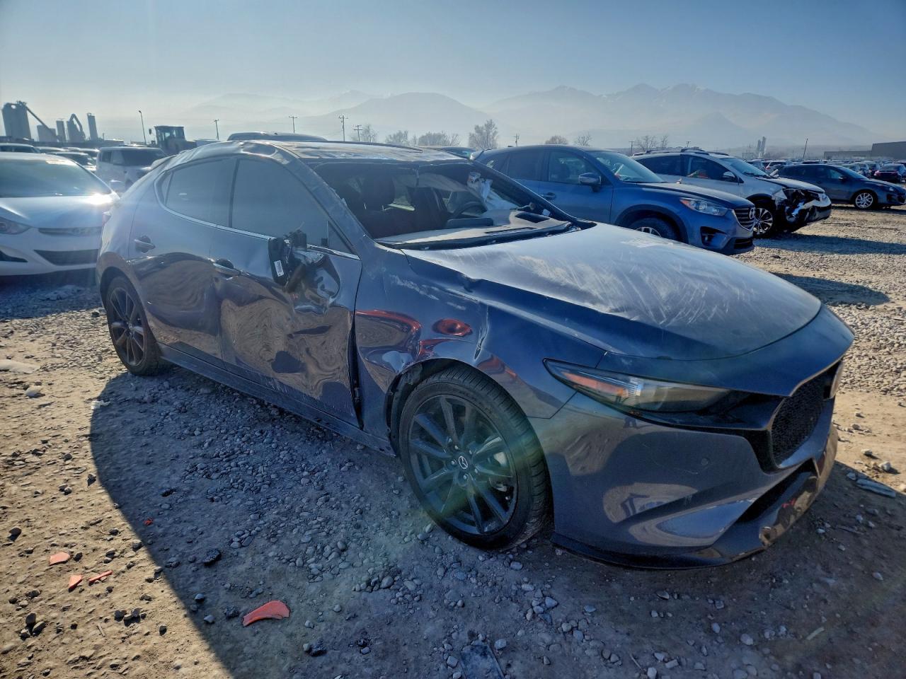 2023 Mazda 3 Premium Plus - Фото 4