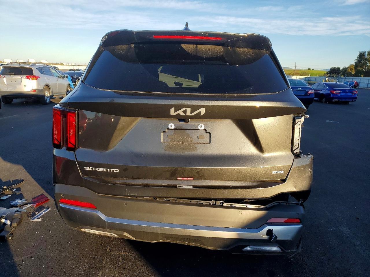 2025 Kia Sorento Ex - Image 6