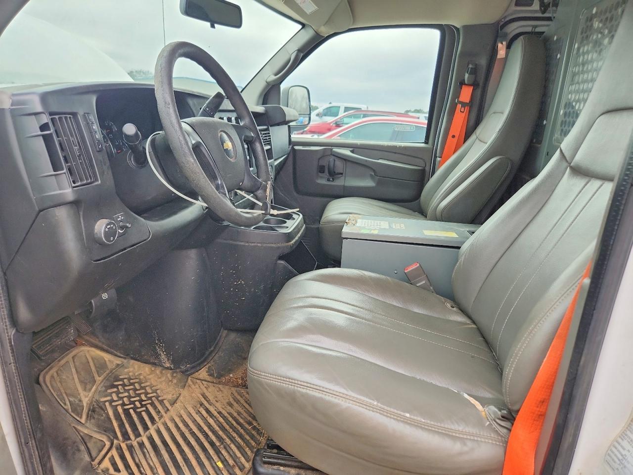 2015 Chevrolet Express G2500 Utility / Service Van - Фото 7