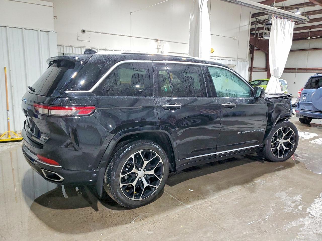 2023 Jeep Grand Cherokee Summit 4Xe - Фото 3