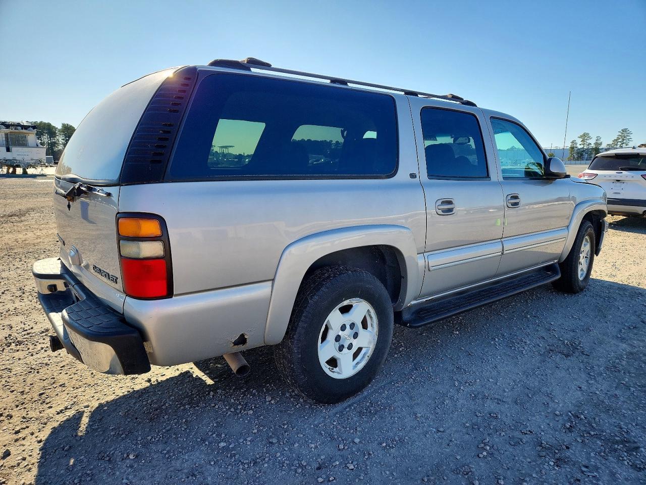 2004 Chevrolet Suburban - Фото 3