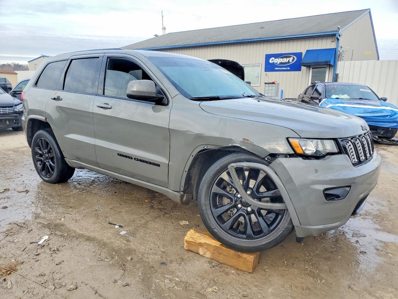 2020 Jeep Grand Cherokee Laredo - Image 4