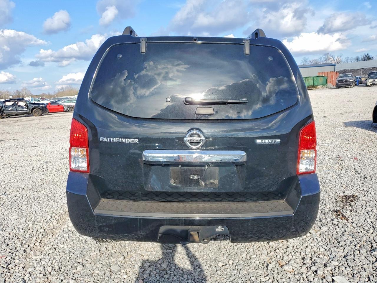 2012 Nissan Pathfinder S - Image 6