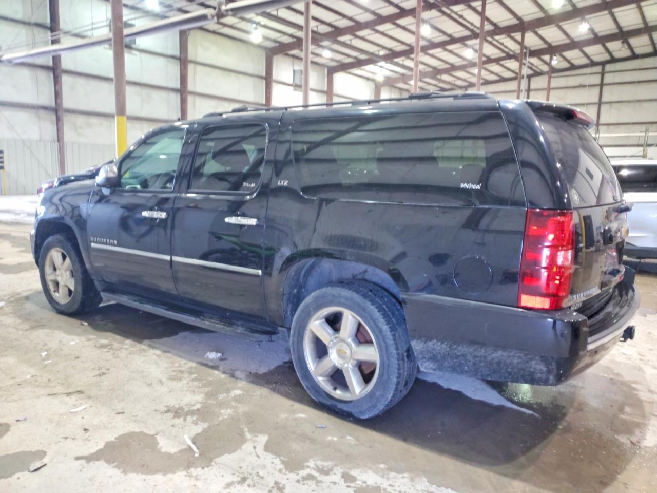 2014 Chevrolet Suburban K1500 Ltz - Image 2