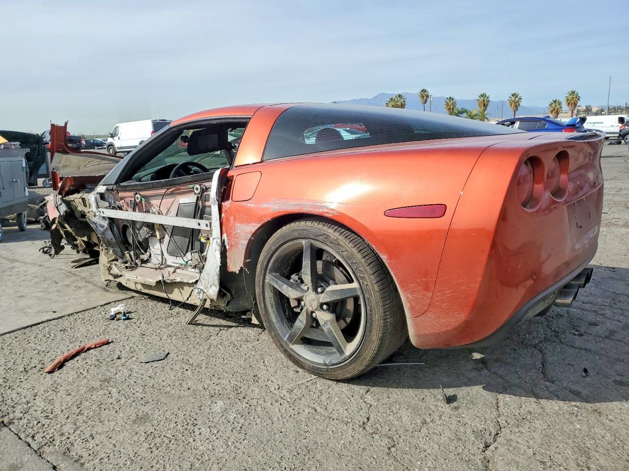 2005 Chevrolet Corvette - Фото 2