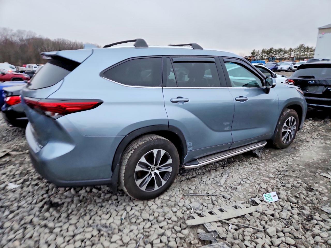 2021 Toyota Highlander Xle - Image 3