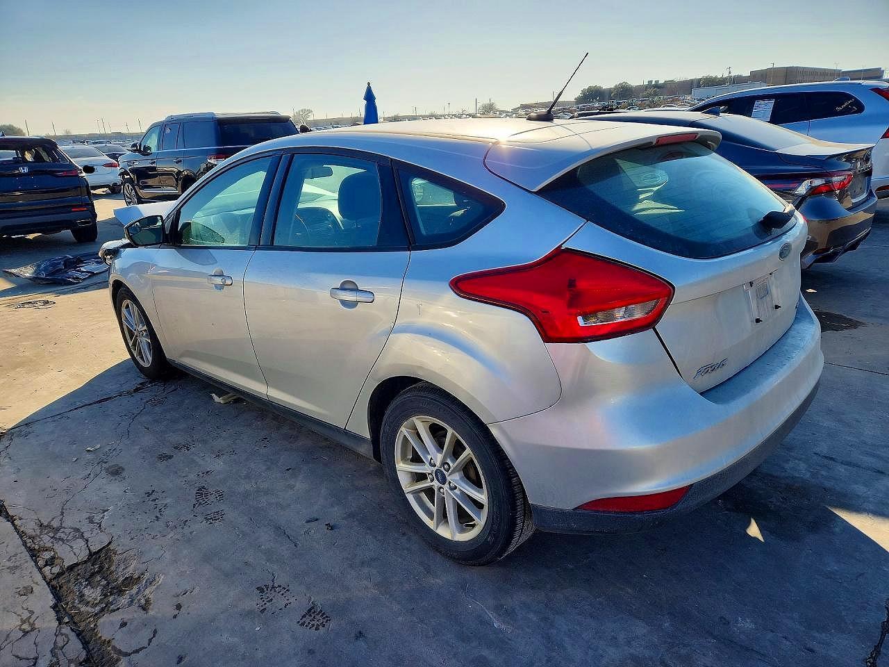 2017 Ford Focus Se - Image 2