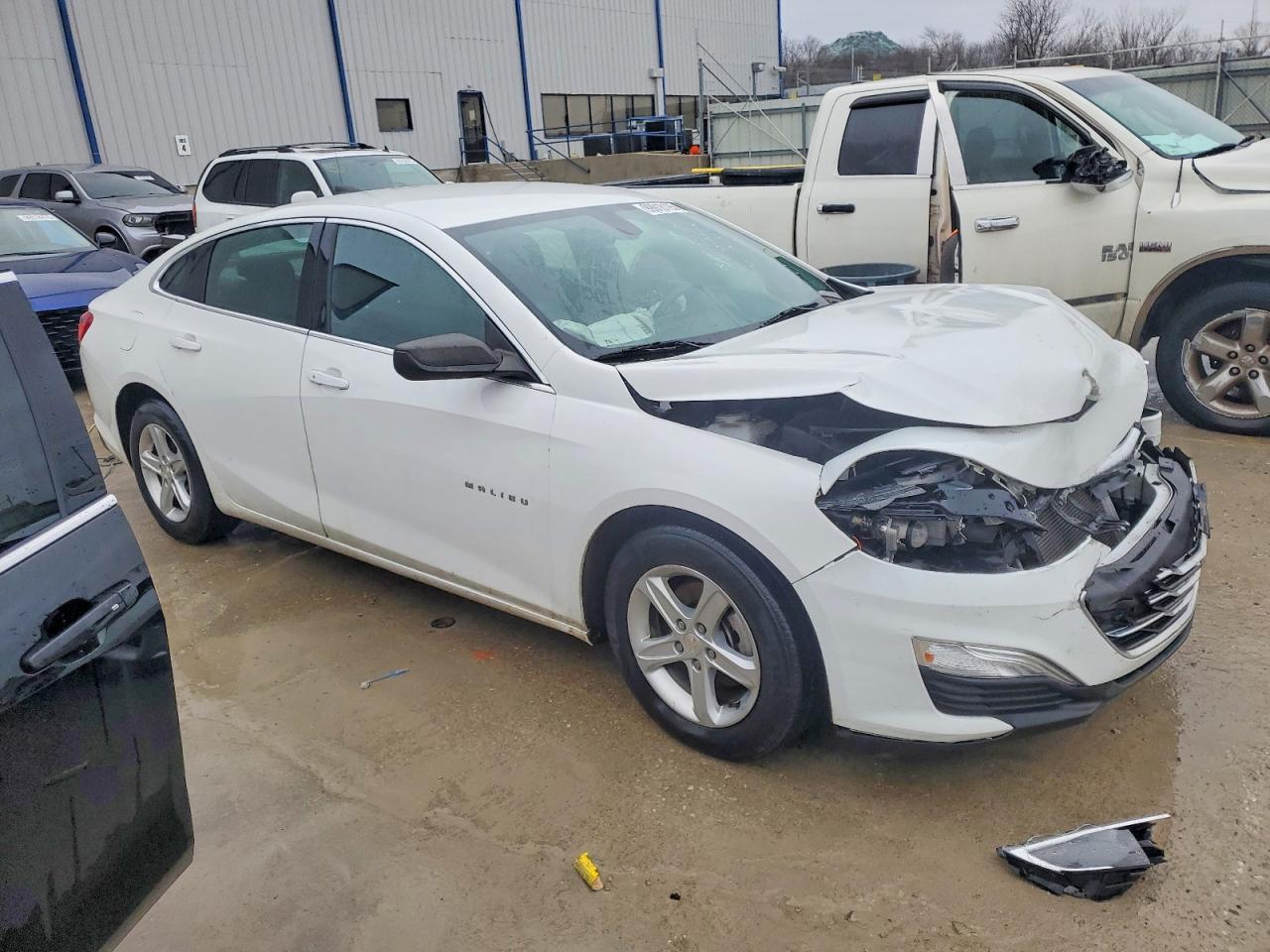2020 Chevrolet Malibu Ls - Фото 4