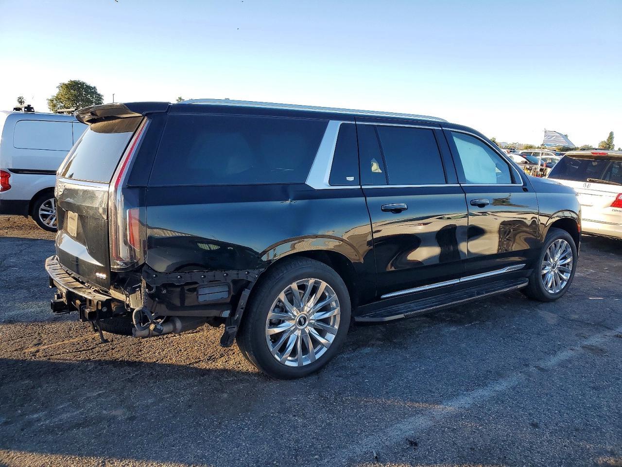 2023 Cadillac Escalade Esv Premium Luxury - Image 3