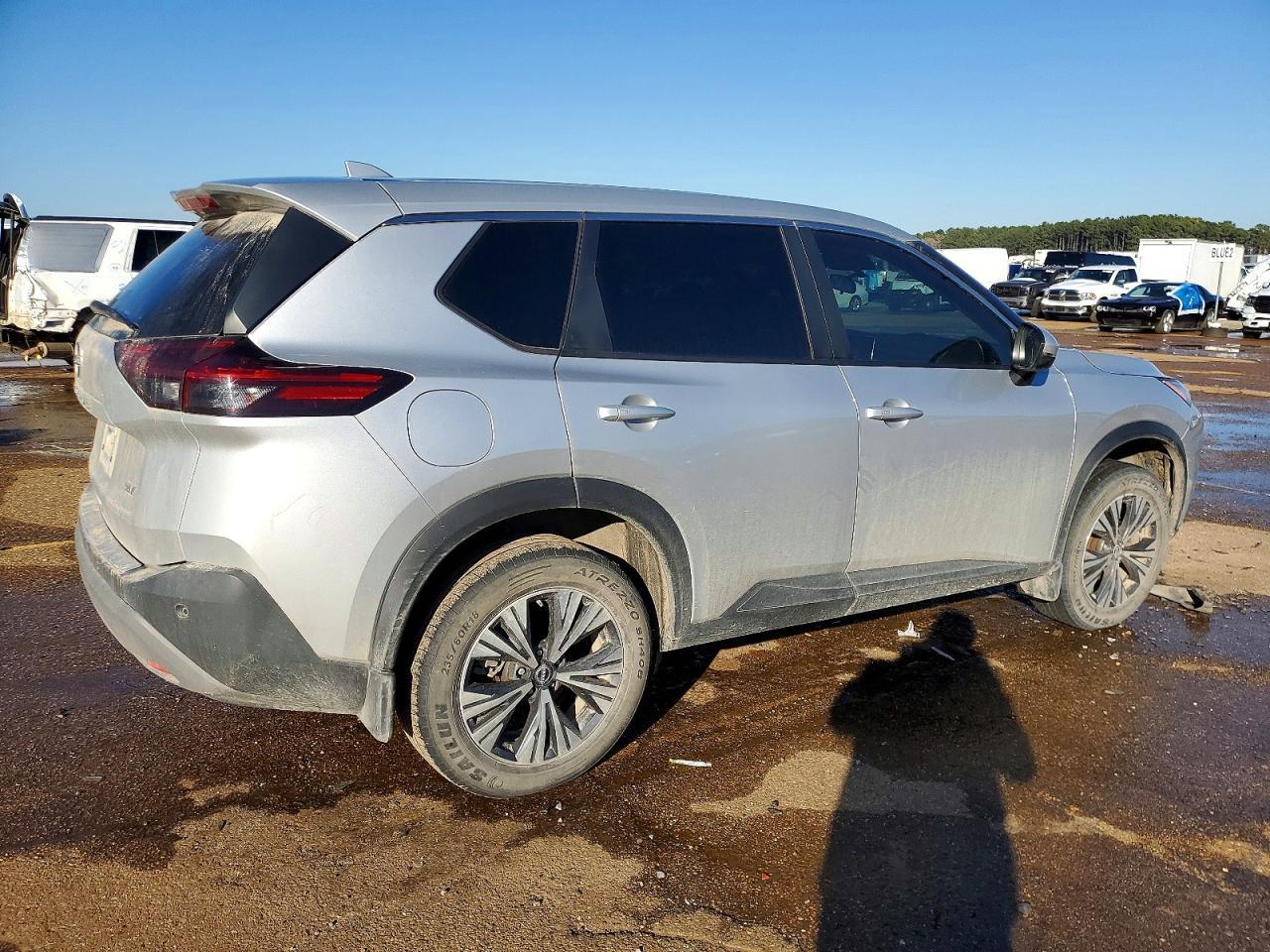 2022 Nissan Rogue Sv - Image 3