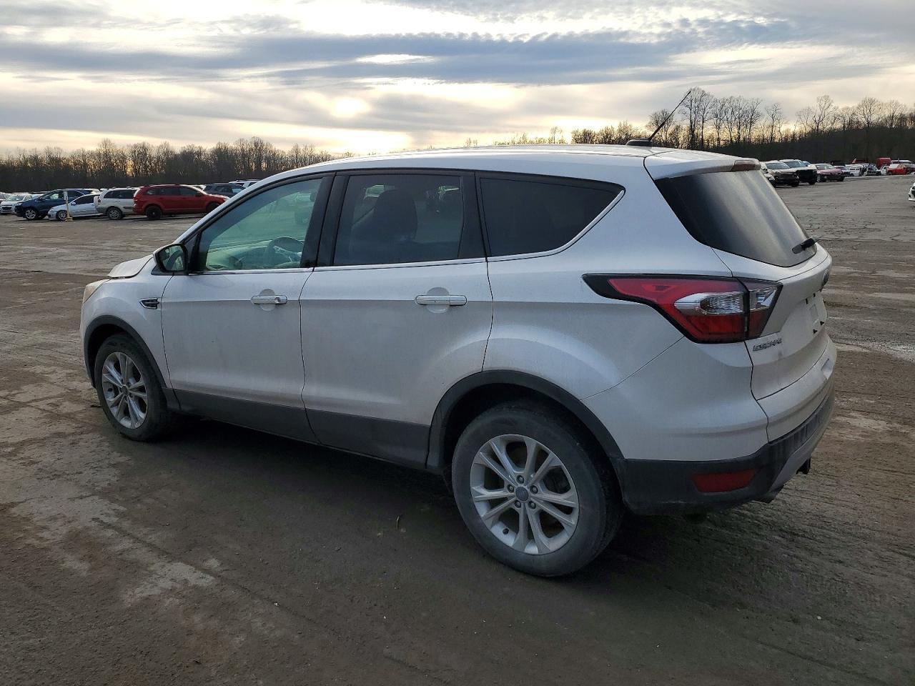 2017 Ford Escape Se - Фото 2