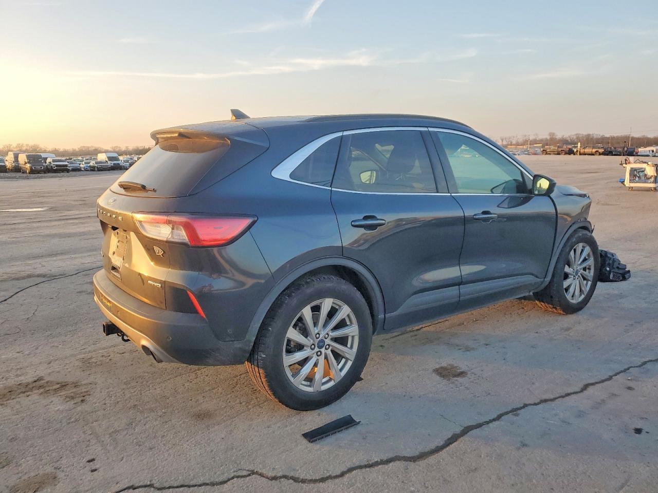 2022 Ford Escape Titanium - Image 3