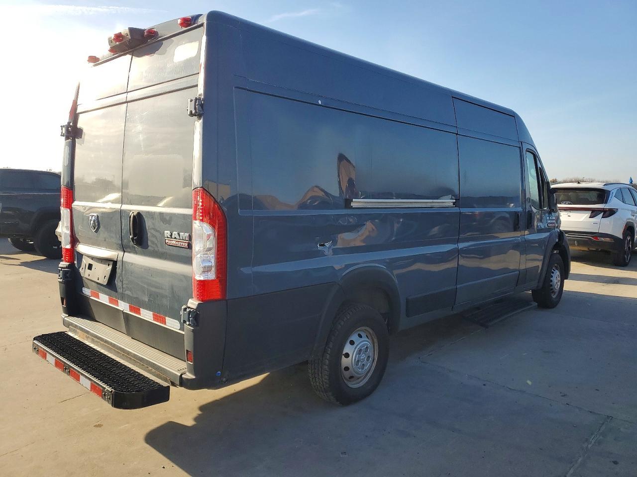 2020 Ram Promaster 3500 Delivery Van - Фото 3
