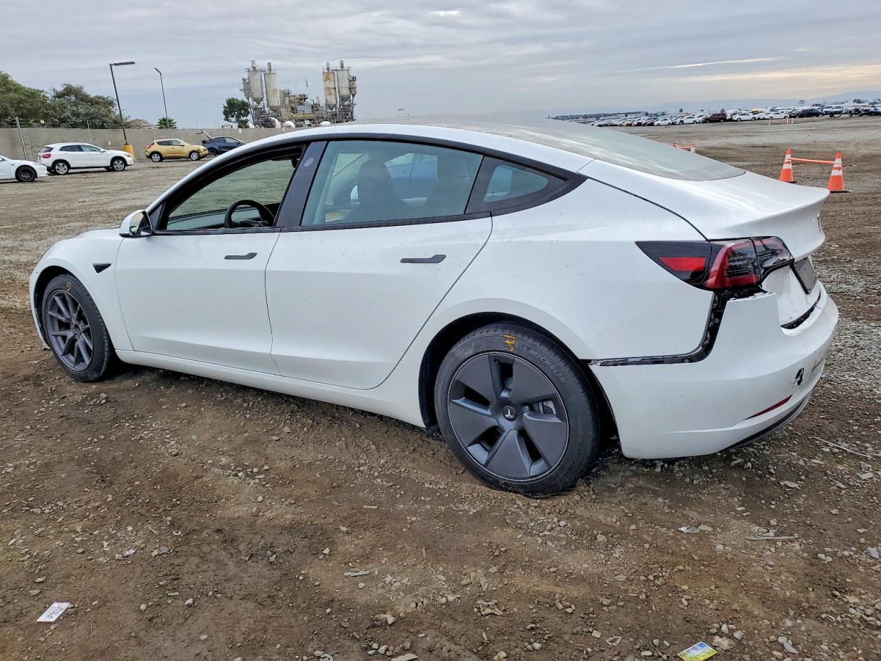 2023 Tesla Model 3 - Фото 2