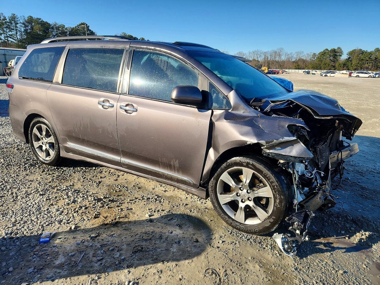 2013 Toyota Sienna Sport - Image 4