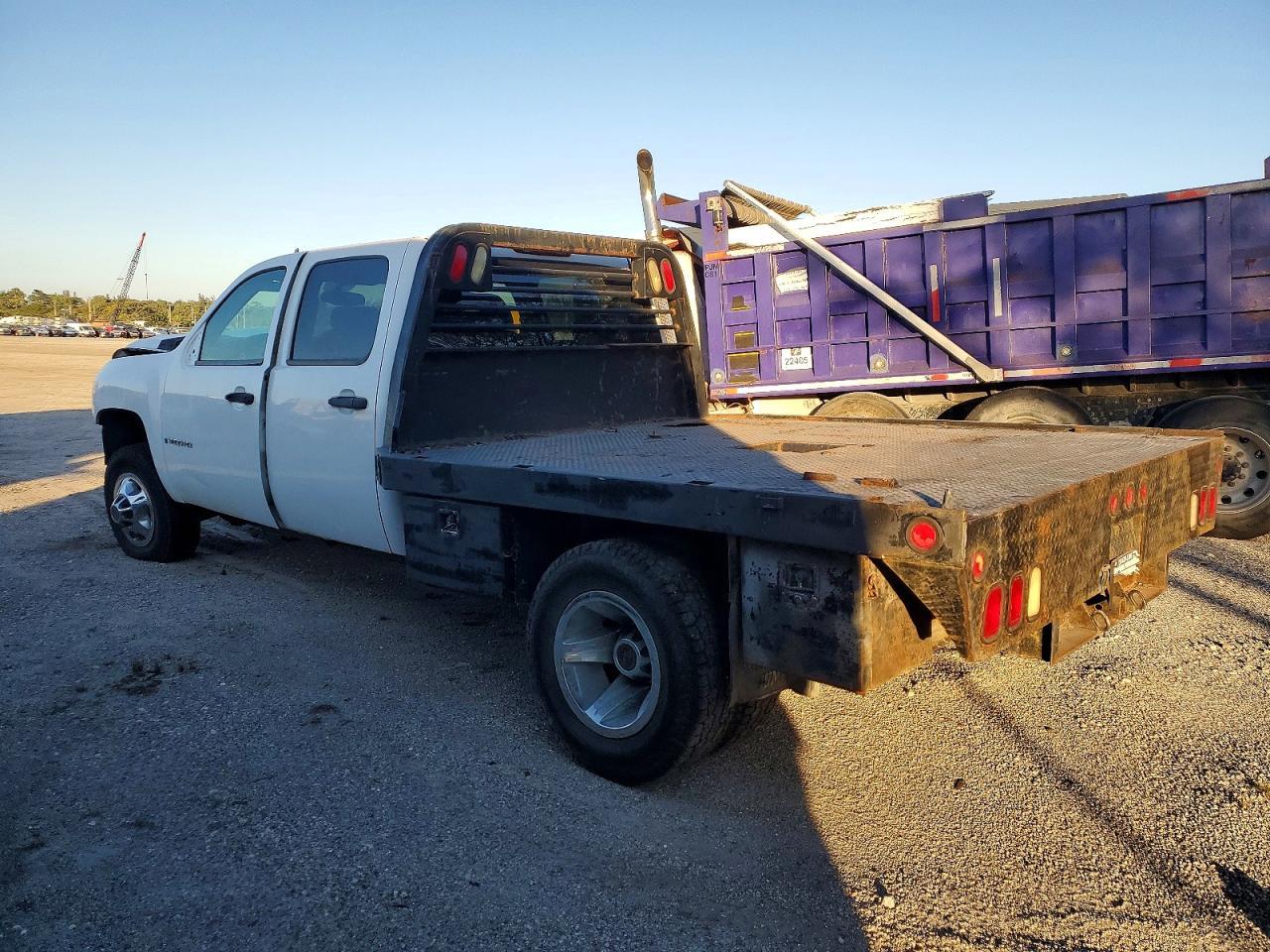 2009 Chevrolet Silverado Truck Cab And Chassis - Image 2