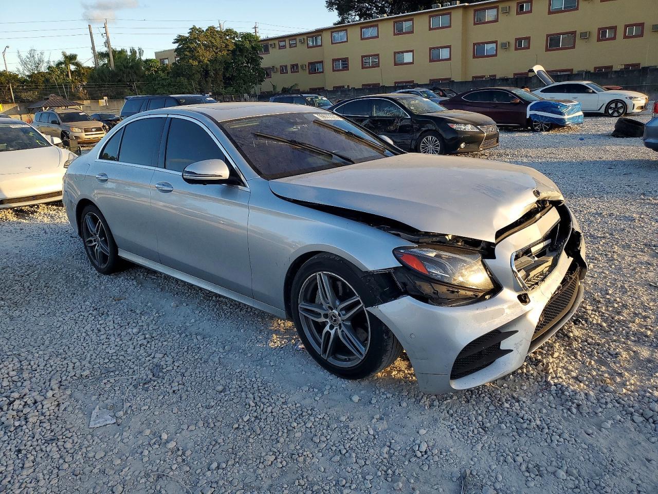 2019 Mercedes-Benz E 300 - Фото 4