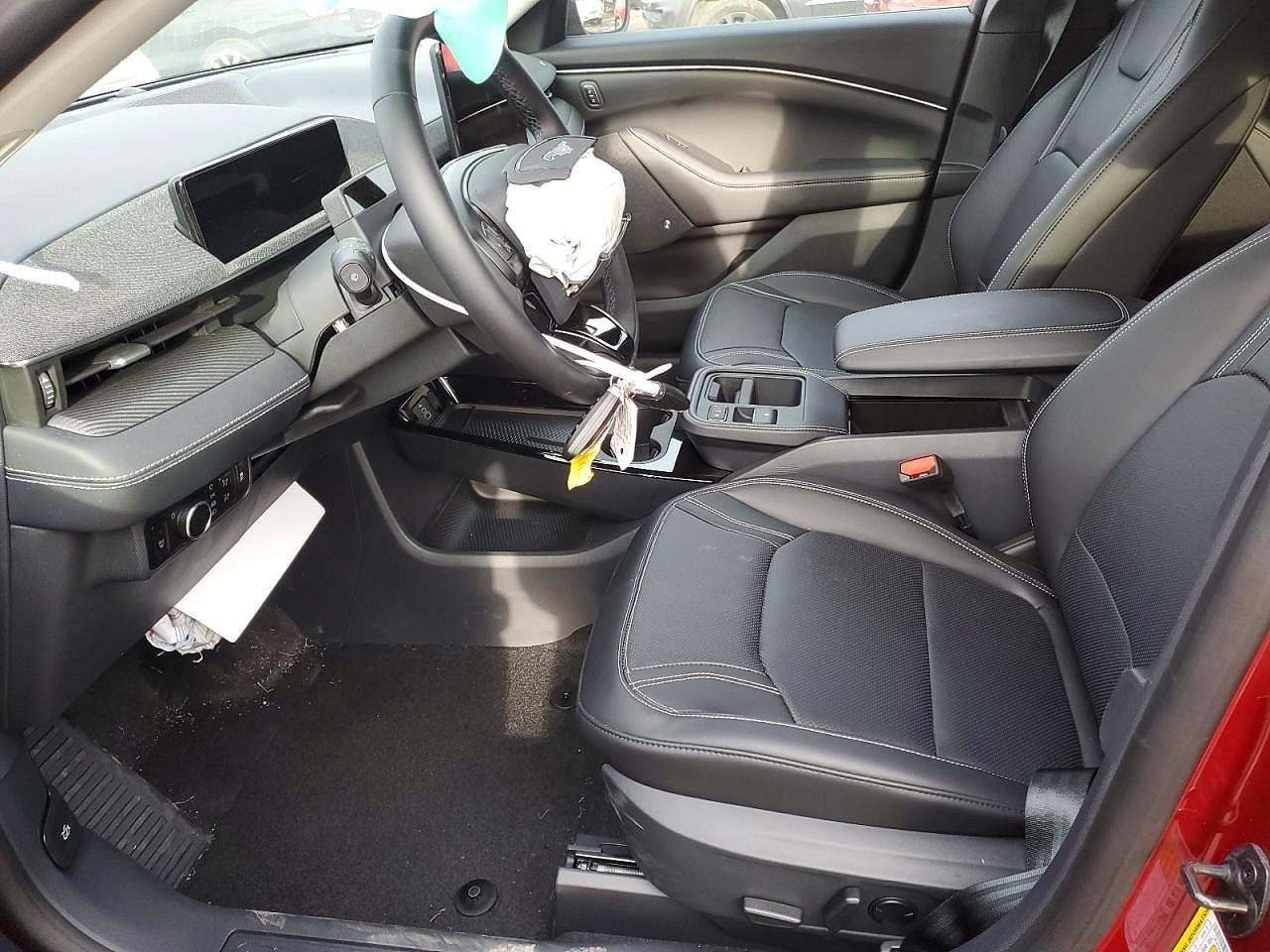 2025 Ford Mustang Mach-E Premium - Image 7