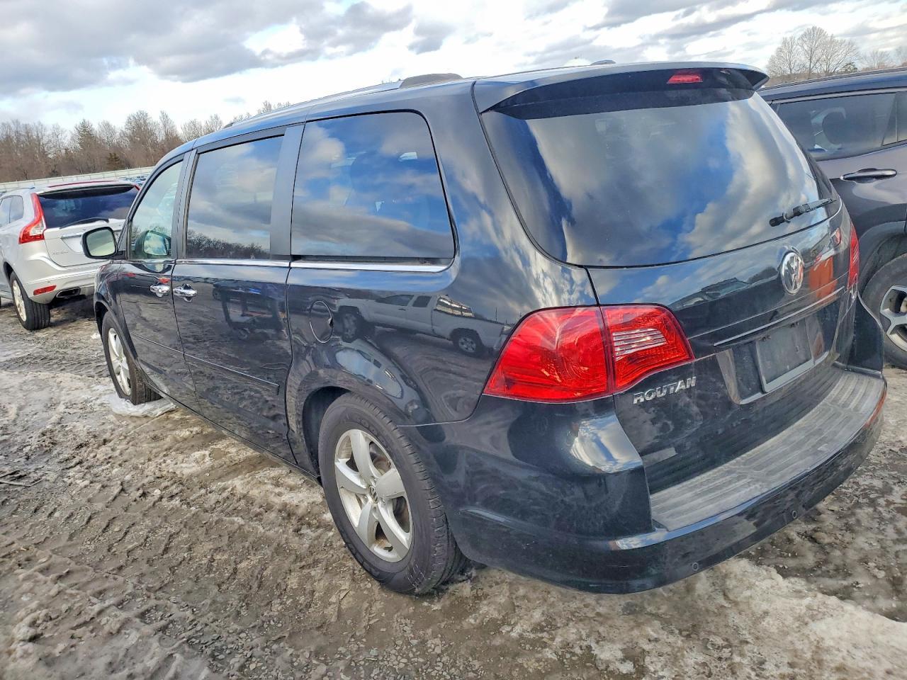 2012 Volkswagen Routan Sel Premium - Фото 2
