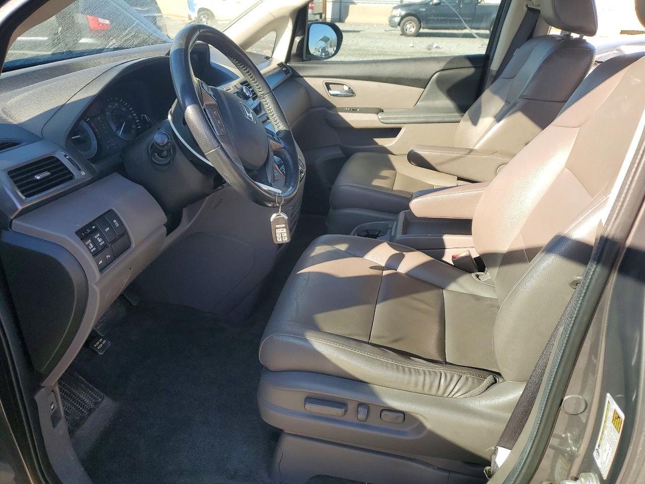 2014 Honda Odyssey Touring - Image 7