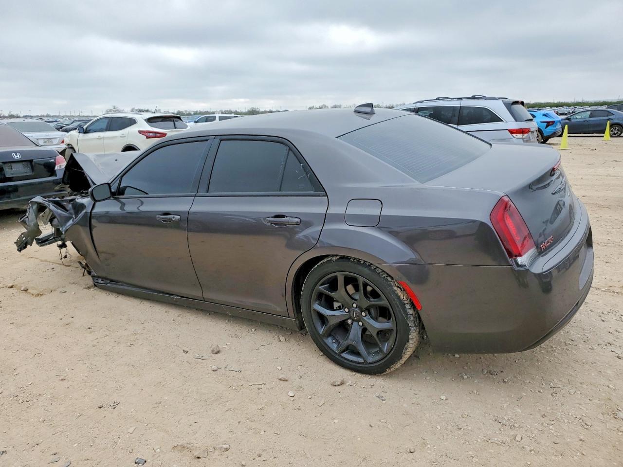 2023 Chrysler 300 Touring - Фото 2