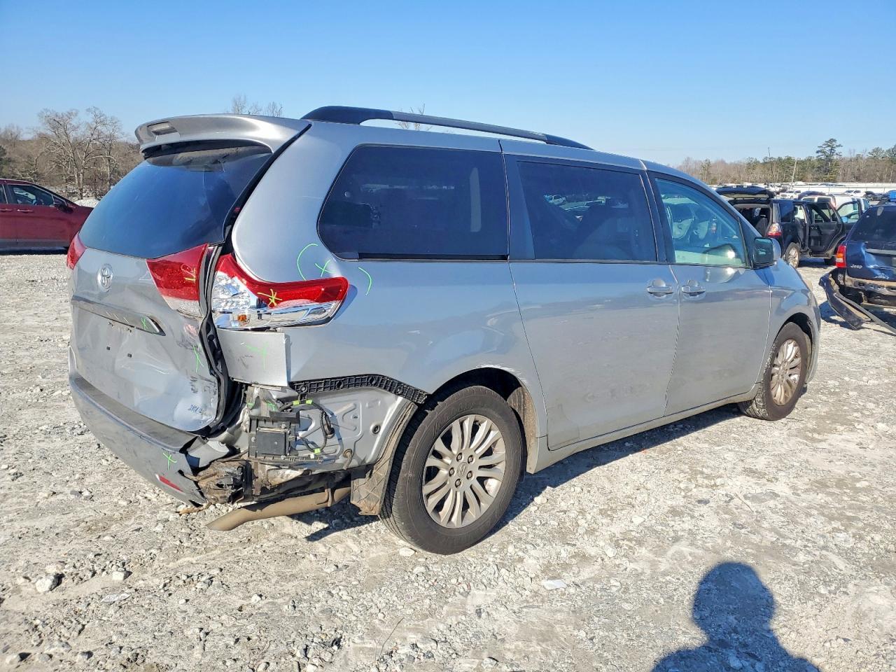 2014 Toyota Sienna Xle - Фото 3