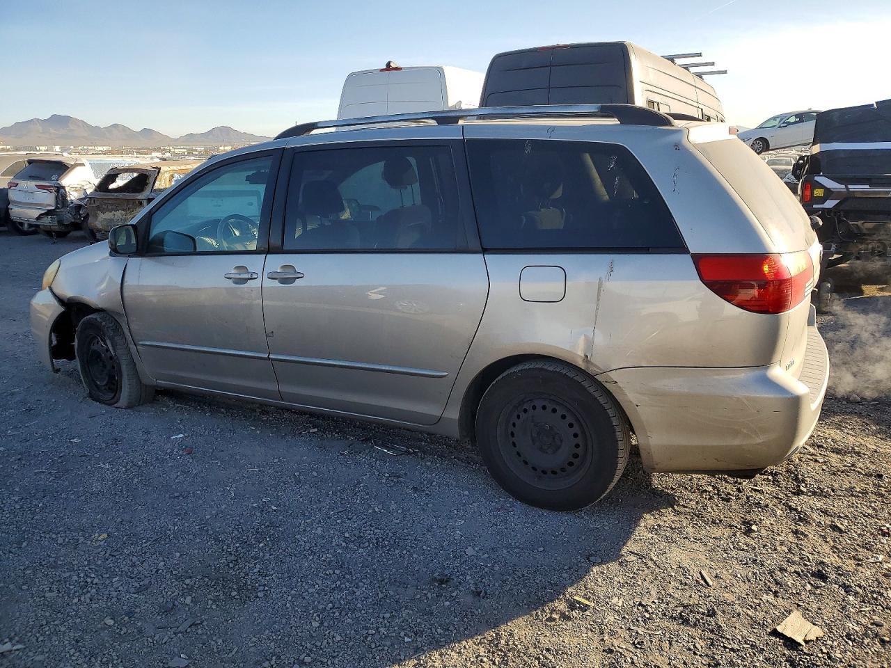 2004 Toyota Sienna Ce - Фото 2