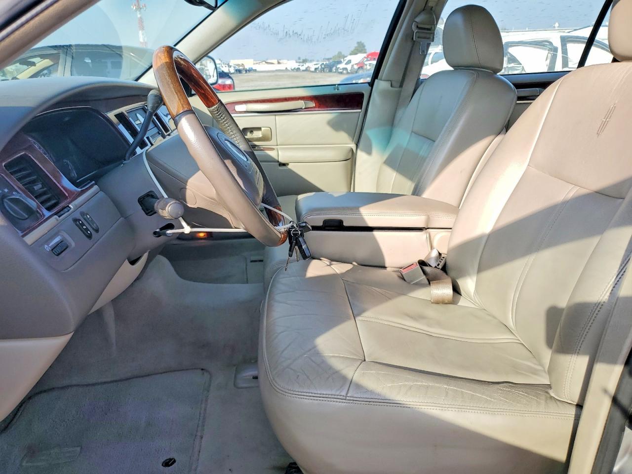 2004 Lincoln Town Car Ultimate - Фото 7