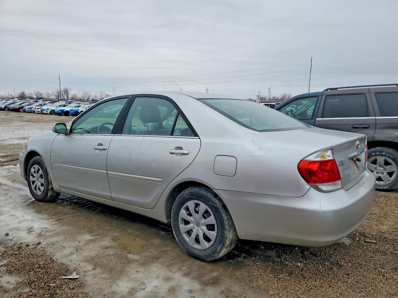 2005 Toyota Camry Le - Image 2