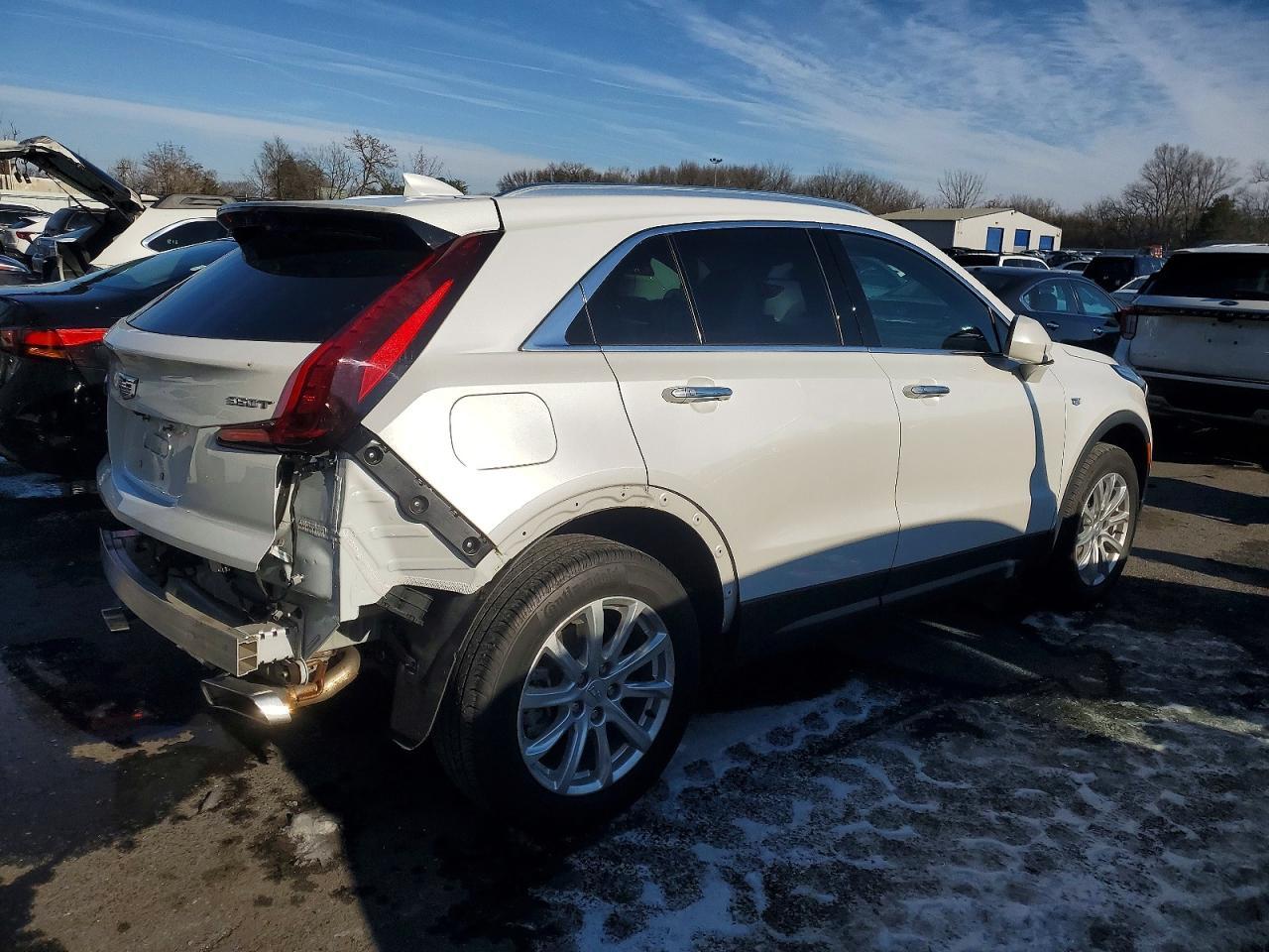 2022 Cadillac Xt4 Luxury - Image 3